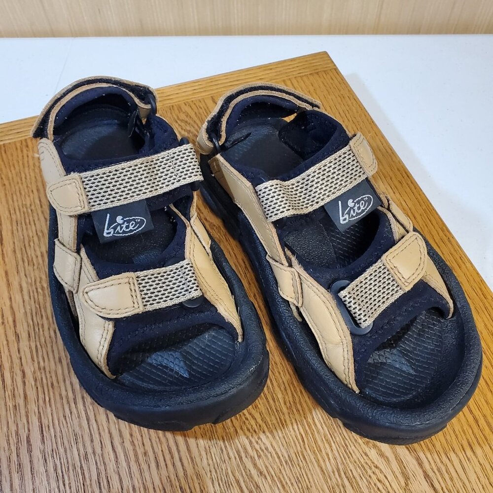 Bite Golf Sandals Women Size 6W Tan Leather Hook Loop Adjustable Cushion Comfort